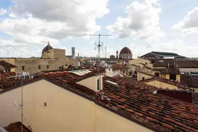Vista generica su Firenze o vista sulla città dall'interno dell'appartamento