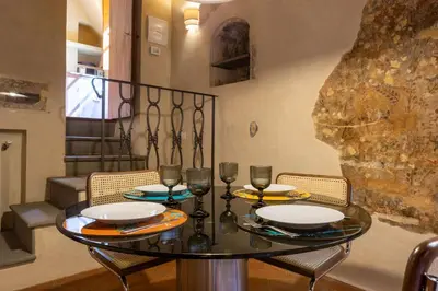 Area soggiorno di Medieval Tower Apartment