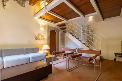 Area soggiorno di Medieval Tower Apartment