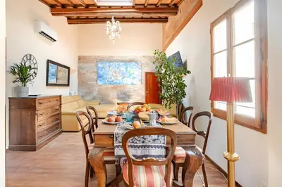 Area soggiorno di Art & Soul Florence Apartment with AC- UNESCO Downtown - 3 bedrooms