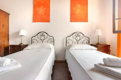 Letto o letti in una camera di Art & Soul Florence Apartment with AC- UNESCO Downtown - 3 bedrooms