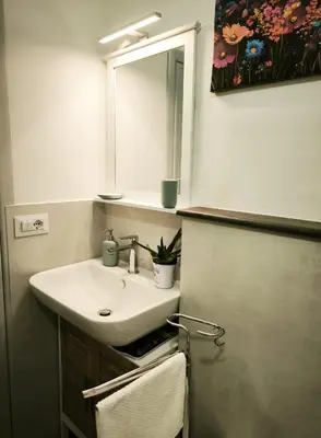 Bagno di Una Terrazza tra Fiori e Cielo