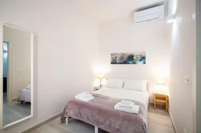 Letto o letti in una camera di Firenze Center - 5min to Duomo, Station - Wifi and AC