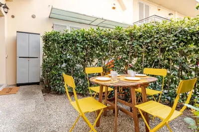 Giardino di New charming apartment with garden in Florence