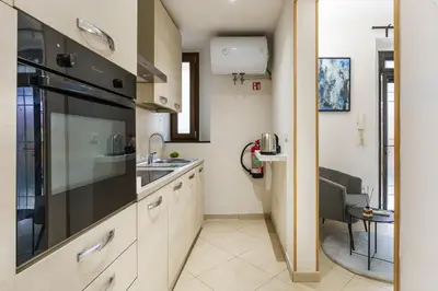 Cucina o angolo cottura di Modern Minimalist Loft with Terrace and Parking