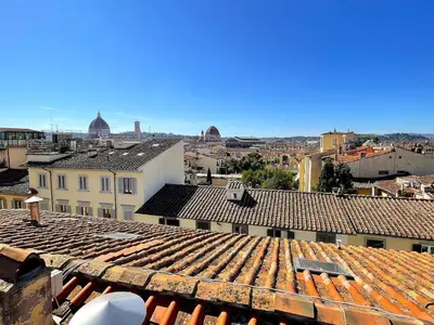 Vista generica su Firenze o vista sulla città dall'interno dell'appartamento