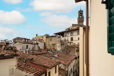 Vista generica su Firenze o vista sulla città dall'interno dell'appartamento