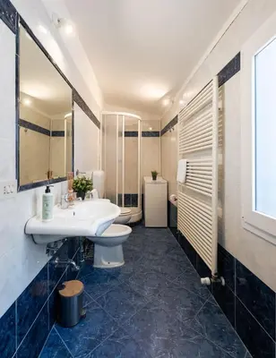 Bagno di Via del Corno, 1 - Paola Apt - Elegant apartment with elevator