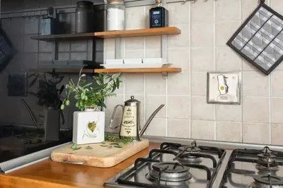 Cucina o angolo cottura di Bright Penthouse with Panoramic Sunlit Terrace