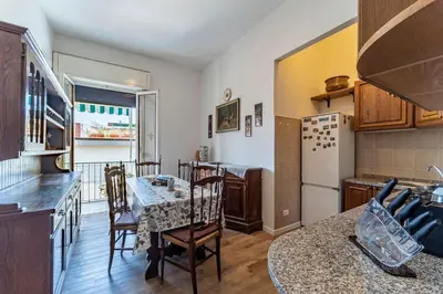 Cucina o angolo cottura di UNYCA - Spacious Florence 3-bedroom Apartment