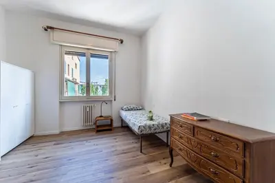 Letto o letti in una camera di UNYCA - Spacious Florence 3-bedroom Apartment