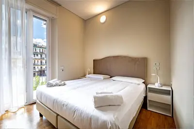 Letto o letti in una camera di YD Bright 2-Bedroom Retreat with Elevator