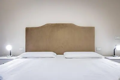 Letto o letti in una camera di YD Bright 2-Bedroom Retreat with Elevator