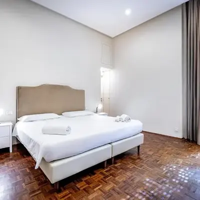 YD Bright 2-Bedroom Retreat with Elevator