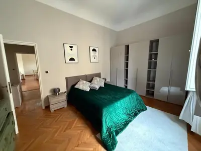 Letto o letti in una camera di Stylish 3-Bedroom Apartment in Prestigious Florence