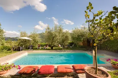 Piscina di Villa Palagetto by MMega o nelle vicinanze