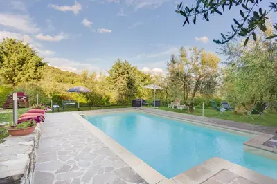 Piscina di Villa Palagetto by MMega o nelle vicinanze