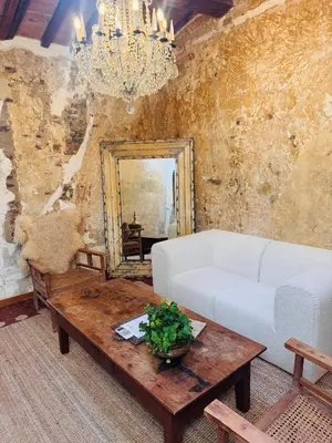 Area soggiorno di Torre 1100 - Rough Luxe in 12th Century Tower