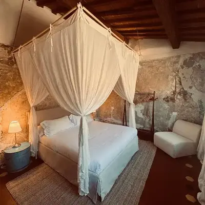 Torre 1100 - Rough Luxe in 12th Century Tower