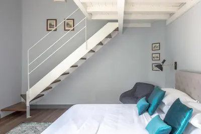 Letto o letti in una camera di BRAND NEW - Luxury 4 bedroom and 4 bathroom at Duomo