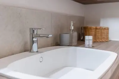 Bagno di Steps from Station Single Room with Shared Bath