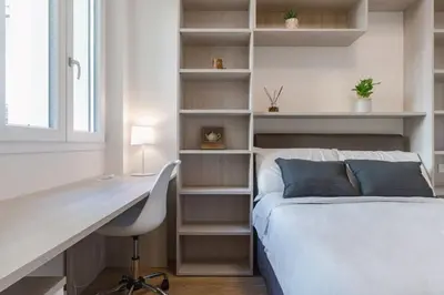Letto o letti in una camera di Steps from Station Single Room with Shared Bath