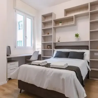 Steps from Station Single Room with Shared Bath