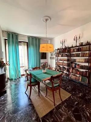 Biblioteca nell'appartamento