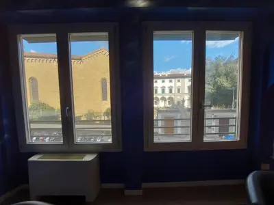 Vista generica sulle montagne o vista sulle montagne dall'interno dell'appartamento