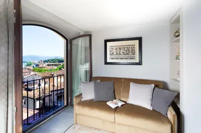 Area soggiorno di Il Camino Home Tower QK Costa 58 con Vista