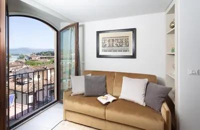 Area soggiorno di Il Camino Home Tower QK Costa 58 con Vista