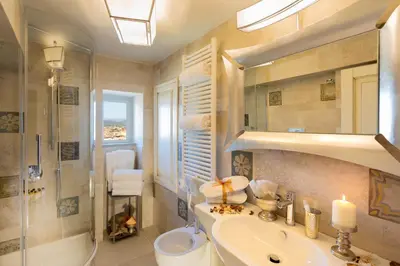 Bagno di Il Camino Home Tower QK Costa 58 con Vista