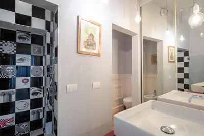 Bagno di Modern 2BR apartment in Santa Maria Novella