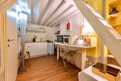 Cucina o angolo cottura di Loft al Duomo nel silenzio assoluto! No scale per entrare!