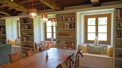 Biblioteca nella casa vacanze
