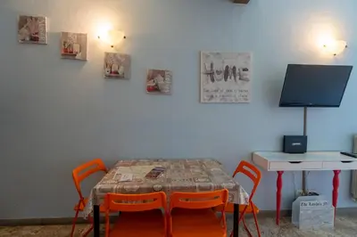 TV o dispositivi per l'intrattenimento presso La Piccola Maison Firenze intera casa indipendente Careggi Rifredi