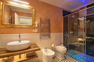 Bagno di Palazzo Guelfa Apt