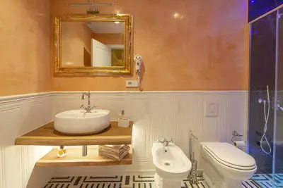 Bagno di Palazzo Guelfa Apt