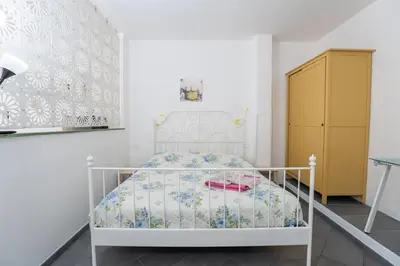 Letto o letti in una camera di Jolie Piccola Maison Firenze - casa indipendente Careggi Rifredi
