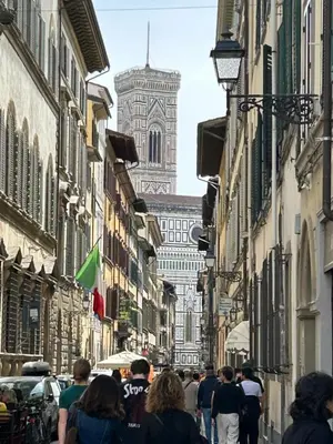 Vista generica su Firenze o vista sulla città dall'interno dell'appartamento