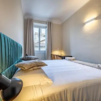 YD charming apartment near main station