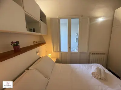 Letto o letti in una camera di Charming Terrace Apartment By Florence Sweet Homes