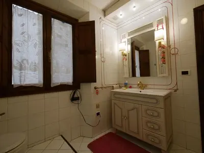 Bagno di Alloggiare nei luoghi dove é vissuto Dante
