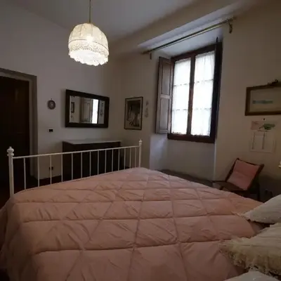 Alloggiare nei luoghi dove é vissuto Dante
