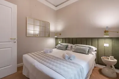 Letto o letti in una camera di NEW Luxury 3-bedroom & 4-bathroom Duomo