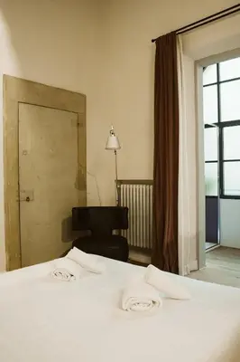 Letto o letti in una camera di Elegant Oltrarno - 2 King bedroom - walk to Pitti