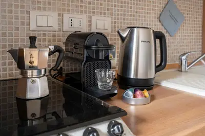 Set per la preparazione di tè e caffè presso Orsini Apartment with balcony and free parking