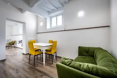 Area soggiorno di YD quiet 2BR apartment with private garden