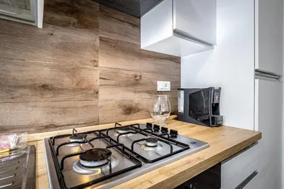 Cucina o angolo cottura di YD quiet 2BR apartment with private garden