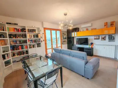 Biblioteca nell'appartamento